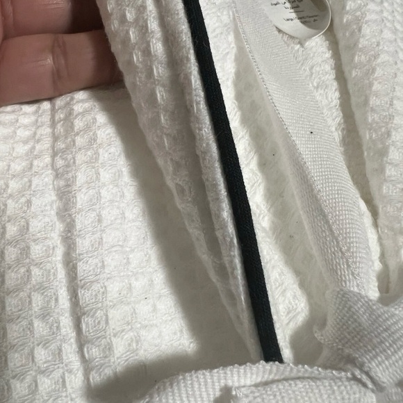 Pottery Barn White Textured Robe - Picture 3 of 3